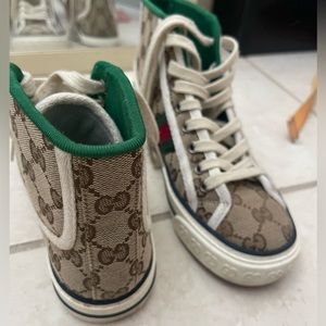 Original Gucci Sneakers. Used like 4 times. Like New. Perfect Conditions ✨